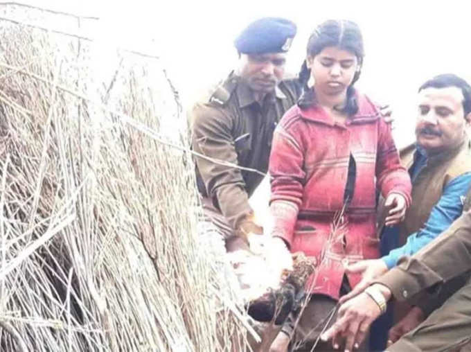 Pulwama Attack: Martyr Pradeep Yadav Daughter Supriya Gives Mukhagni Martyr Narayan Lal Sons Wants Revenge