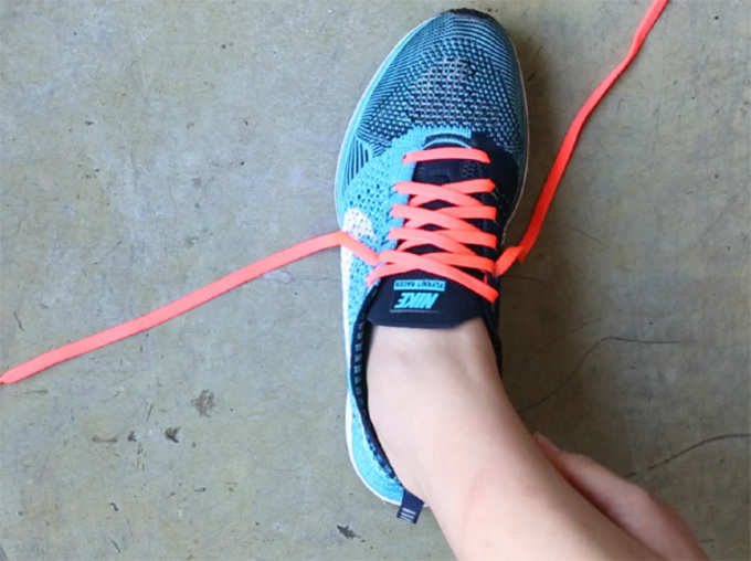 Why Do Shoe Laces Become Untied on Their Own | Kyon Khul Jaate Hain Jute Ke Feete