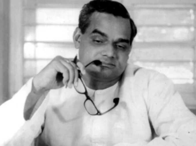 Atal Bihari Vajpayee 10 Best Poems Everyone Should Recite News in Hindi