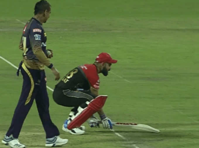 RCB VS KKR IPL 2019 Virat Kohli Jokingly Avoids Mankad by Sunil Narine Goes Viral