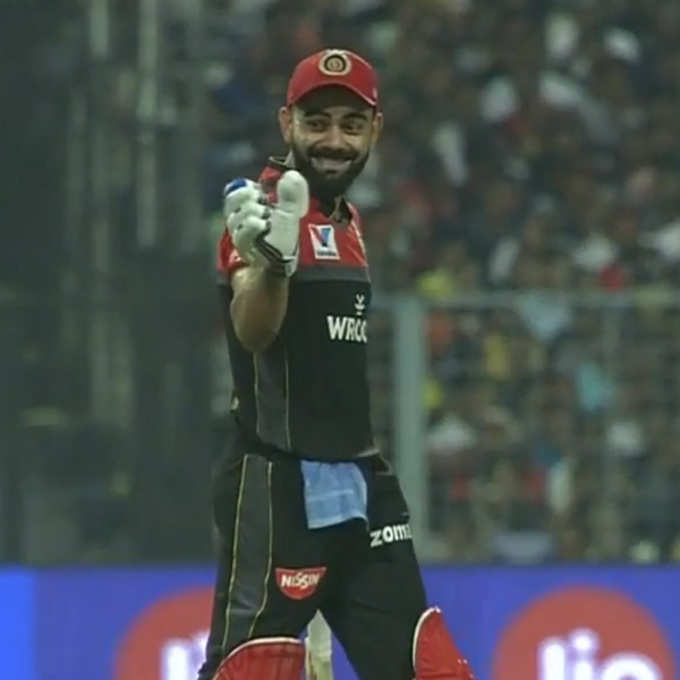 RCB VS KKR IPL 2019 Virat Kohli Jokingly Avoids Mankad by Sunil Narine Goes Viral