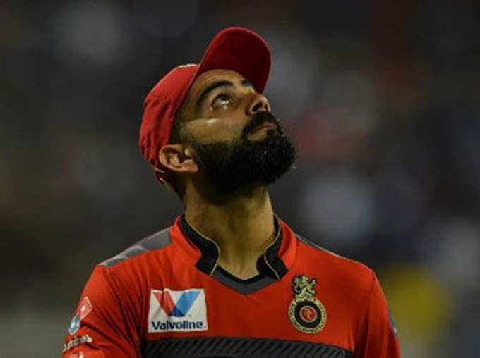 RCB VS KKR IPL 2019 Virat Kohli Jokingly Avoids Mankad by Sunil Narine Goes Viral