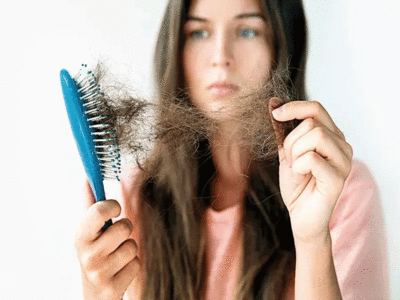 <strong>How To Prevent Hair Fall : </strong>रोज या अंकापेक्षा जास्त केस गळत असतील तर सावधान..! स्त्री-पुरुष दोघांसाठी हेअर एक्सपर्ट्सच्या या खास टिप्स 