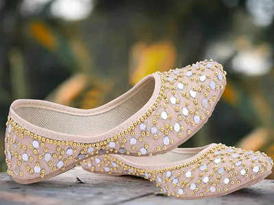 दिवाली के त्योहार पर इन ट्रेडिशनल जूती से मिलेगा कंप्लीट लुक, एथनिक ड्रेस के साथ कर सकती हैं पेयर