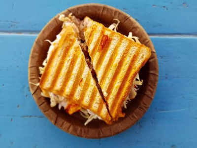 Railway Omelette Sandwich: ডিম-মাখনের এই স্যান্ডউইচে ব্রেকফাস্ট হবে নিমেষে সাফ!
