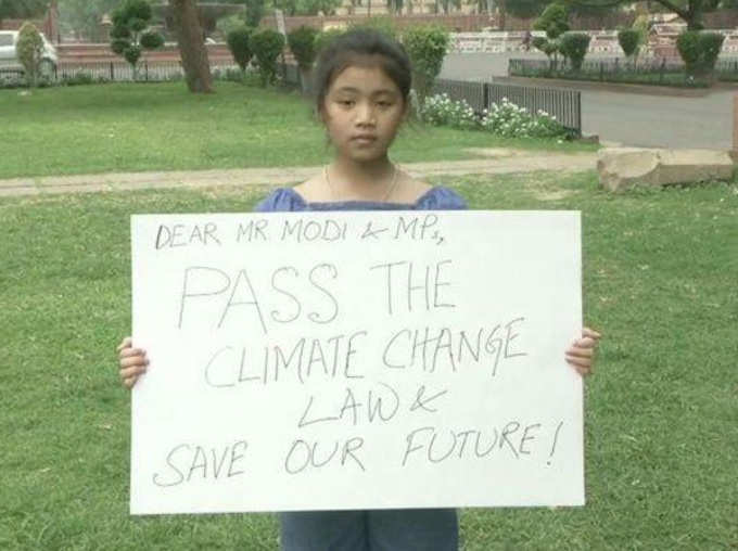 8 Year Old Girl Waited For Prime Minister Modi Outside Parliament, But Why | Climate Change