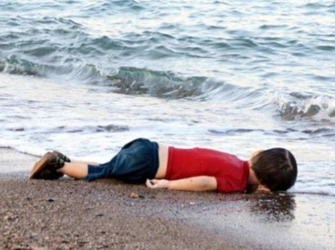 Heartbreaking Picture Of Drowned Father Daughter At US-Mexico Border Reminding Aylan Kurdi