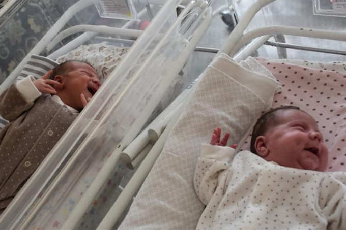 Woman Gives Birth to Twins Eleven Weeks Apart Doctors Stunned