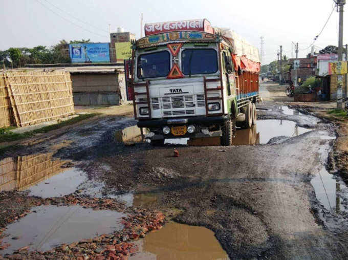 मुबारक हो, हम चांद के करीब हैं