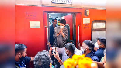 Priyanka Gandhi Lalitpur: लखनऊ से ट्रेन में सवार होकर ललितपुर पहुंचीं प्रियंका गांधी, मृतक किसानों के परिजनों से करेंगी मुलाकात