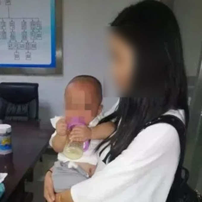 Chinese mother sells her twin sons to pay off her credit card bills