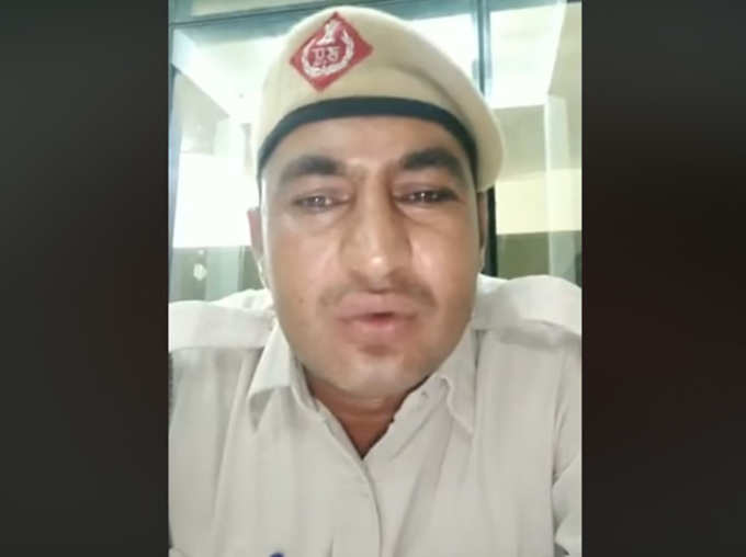 Policeman Shares Tips How To Lower Hefty Traffic Challans Video Has 99 Lakhs Views on Facebook