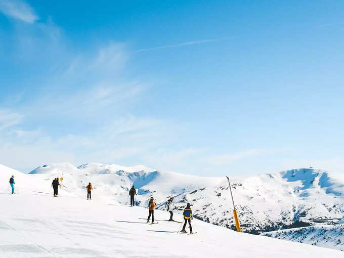 औली में स्कीइंग - Skiing in Auli in Hindi