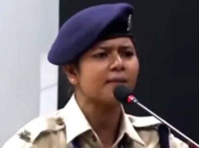 Crpf Lady Constables Speech Goes Viral | Khushbu Chauhan