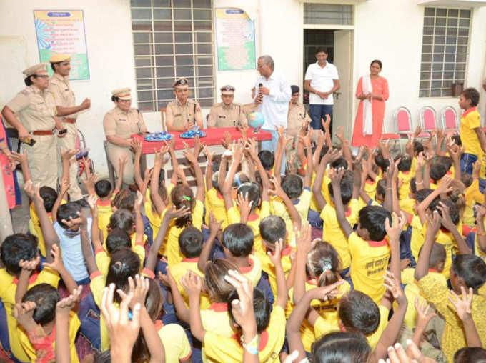 Rajasthan Cop Dharamveer Jakhar Built School To Educate 450 children Who Beggers