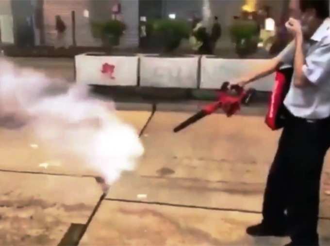 This Hong Kong Protesters Jugaad To Push Away Tear Gas Will Blow Your Mind