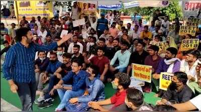 Rajasthan News : प्रियंका गांधी की रैलियों में प्रदर्शन की धमकी, सरकार से वार्ता विफल तो धरना दे रहे बेरोजगारों का ऐलान