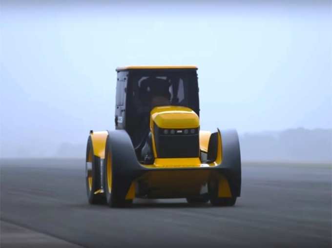 Guy Martin Takes JCB Tractor At A Speed of 217 Km/hr To Break Guinness World Record