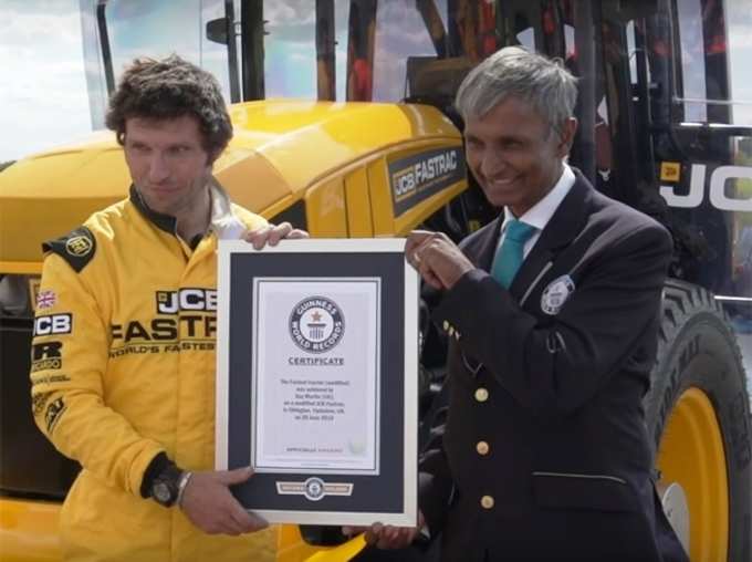 Guy Martin Takes JCB Tractor At A Speed of 217 Km/hr To Break Guinness World Record