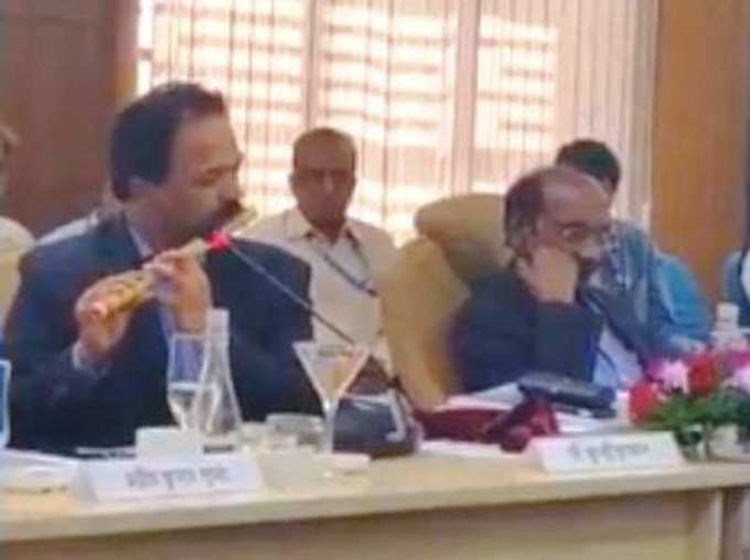 ISRO Official Concludes Last Committee Meeting Of 2019 By Melodious Tune On Flute