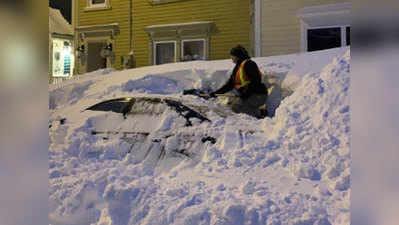 कनाडा में पड़ी इतनी बर्फ कि गाड़ियां नीचे ही दब गई