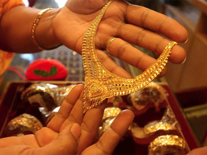 अभी कितने रुपये में मिल रहा है सोना?