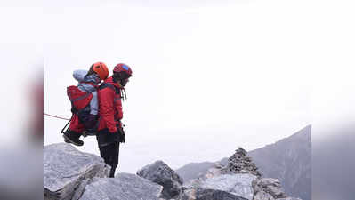 दिव्यांग स्टूडेंट के सपने की खातिर 51वीं बार चढ़ गए पहाड़
