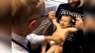 वीडियो: डॉक्टर ने ऐसे लगाया बच्चे को इंजेक्शन, लोग हो गए फैन!