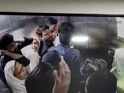 elevator collapse: मुंबईत इमारतीची लिफ्ट कोसळून ५ जखमी; अज्ञात व्यक्तीविरुद्ध गुन्हा दाखल