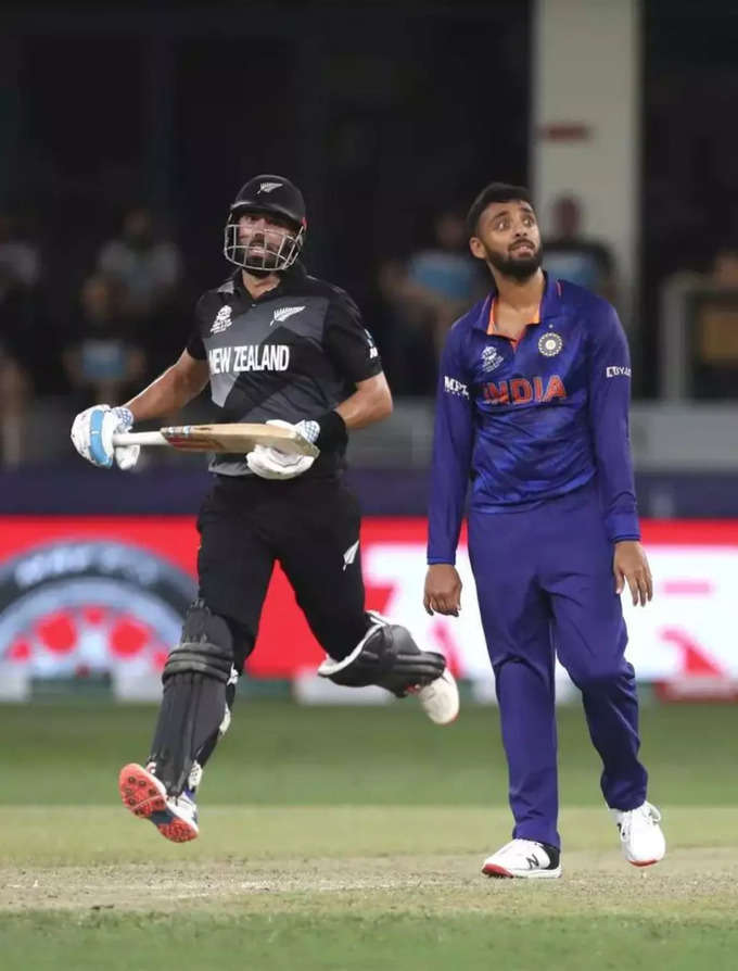 लुटे-पिटे से नजर आए भारत के गेंदबाज
