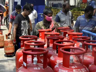 LPG Price Hike: মাসের প্রথম দিনেই ₹266 বাড়ল গ্যাসের দাম