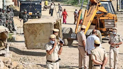 Kisan Andolan: टिकरी बॉर्डर पर बैरिकेड्स हटे, लेकिन अभी भी पूरी तरह से ट्रैफिक नहीं चालू