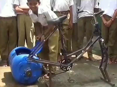 छात्र ने साइकिल के साथ बैठाया ऐसा जुगाड़ कि वॉशिंग मशीन बन गई
