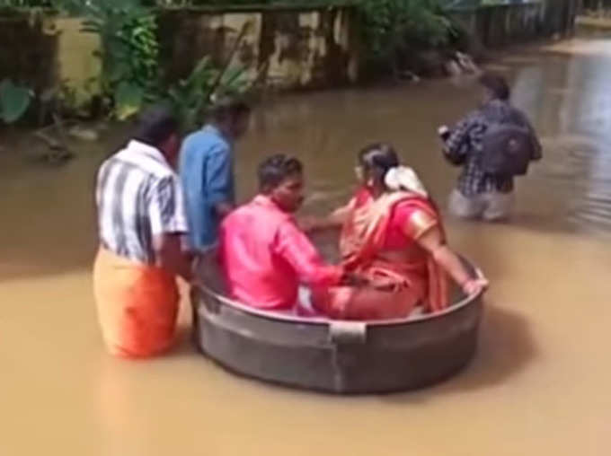 बाढ़ में शादी…