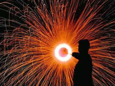 Firecrackers: फटाक्यांवर पूर्णतः बंदी आणता येणार नाही : सर्वोच्च न्यायालय