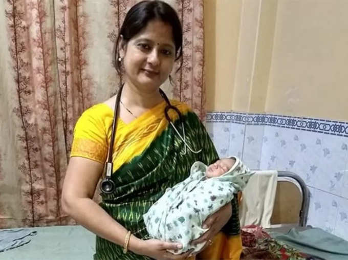 This Lady Doctor in Varanasi Do Not Charge Fees If Women Gives Birth to Baby Girl Childrens Day