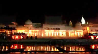 दीपोत्सव से पहले जगमग हुई रामनगरी, अयोध्या में लाइटिंग शो का भव्य नजारा देखिए