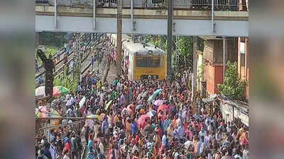 নদিয়ার জালালখালিতে অব্যাহত রেল অবরোধ, চূড়ান্ত দুর্ভোগে যাত্রীরা