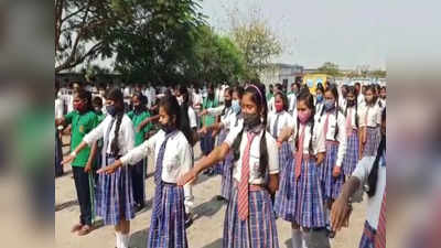 मिर्जापुरः स्कूली बच्चों ने ली शपथ, दिवाली पर नहीं छोड़ेंगे पटाखे, मिट्टी के दीये जलाकर घर करेंगे रोशन