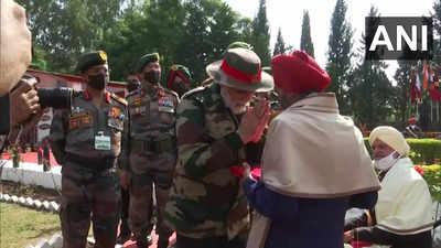 PM Modi జవాన్లతో మోదీ దీపావళి  వేడుకలు.. పాక్ సరిహద్దులోని నౌషెరాలో