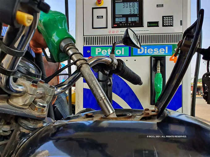 गुजरात में सस्ता हुआ पेट्रोल