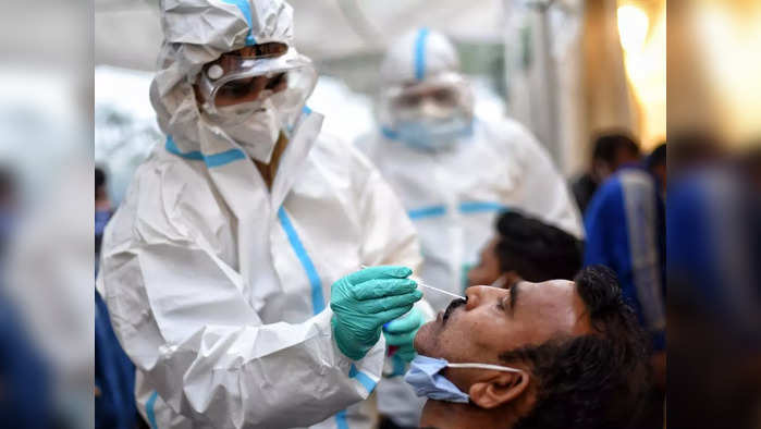 Coronavirus LIVE News :  पिछले 24 घंटे में कोरोना के 12,729 नए मामले, 221 लोगों की मौत