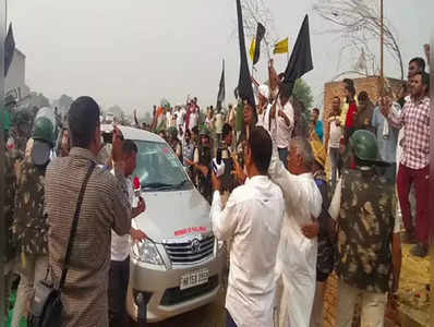 Haryana: शेतकरी आंदोलकांना म्हटलं बेरोजगार दारुडे, भाजप खासदाराच्या गाडीच्या काचा फोडल्या