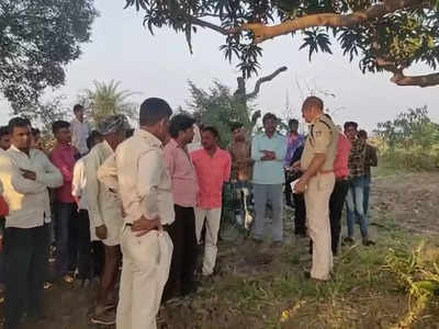 MP News : एमपी के रायसेन में किसान ने खेत में पेड़ से फांसी लगाकर दे दी जान, 10 लाख रुपये का था कर्ज