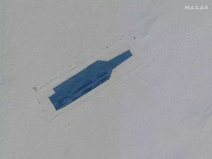 Maxar satellite image shows a carrier target in Ruoqiang, Xinjiang, China.