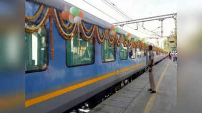 अयोध्या पहुंची श्री रामायण एक्सप्रेस ट्रेन, नई दिल्ली से आए यात्रियों ने लगाए जय श्री राम के नारे