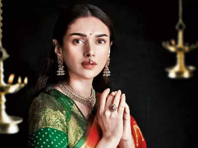 <strong>South Actresses Diwali : </strong>साऊथच्या या अभिनेत्रींनी आपल्या हटके पारंपारिक लुकने लावलीये इंटरनेटवर आग, चाहत्यांनी पाडला कमेंट्सचा पाऊस..! 