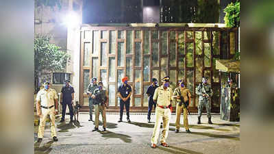 Mukesh Ambani home Antilia :मुंबई पुलिस ने घर के बाहर सुरक्षा बढ़ाई, टैक्सी ड्राइवर ने फोन कर दी ये अहम जानकारी