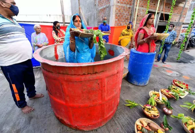 chhath puja 2021: ঠেকুয়া থেকে কদ্দু কি সবজি, ছট পুজায় জনপ্রিয় এই ৫ রেসিপি