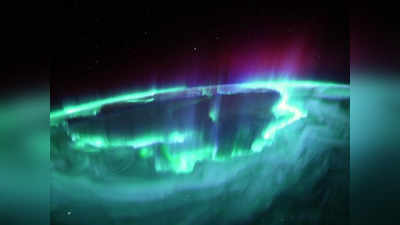 पृथ्वी से टकराती सोलर फ्लेयर्स से निकल रही अनोखी रोशनी, तस्वीर हो रही वायरल, आप भी देखें